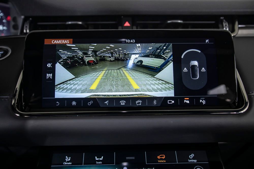 Used 2020 Land Rover Range Rover Evoque R-Dynamic HSE image 32