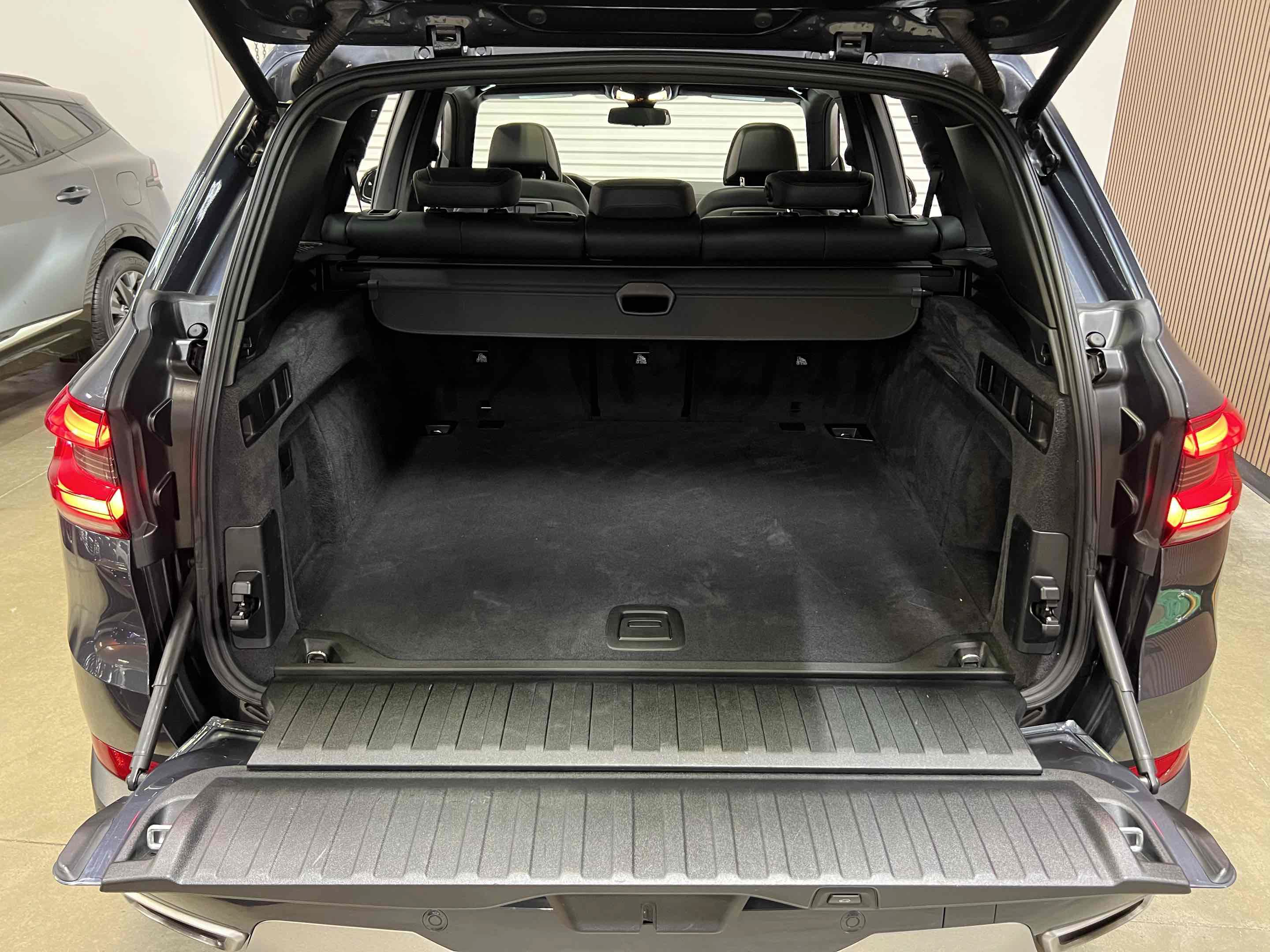 Used 2020 BMW X5 sDrive40i w/ Premium Package RWD image 75