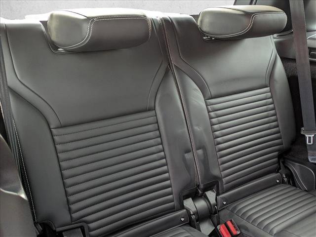 Used 2024 Land Rover Discovery Dynamic SE image 22