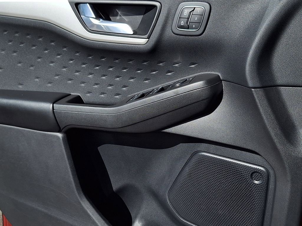 Used 2020 Ford Escape SEL image 9