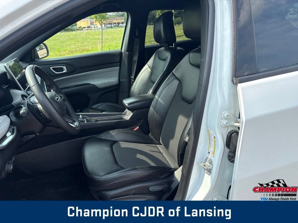 Used 2024 Jeep Compass Latitude AWD/4WD image 13