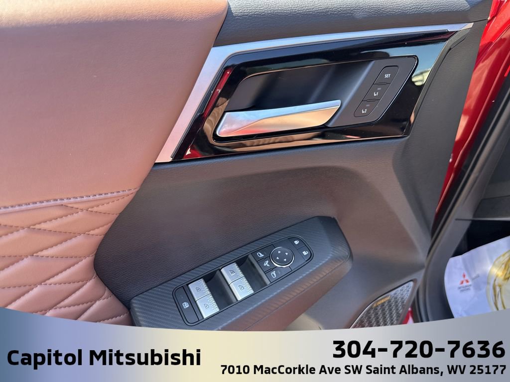 New 2025 Mitsubishi Outlander SEL image 17