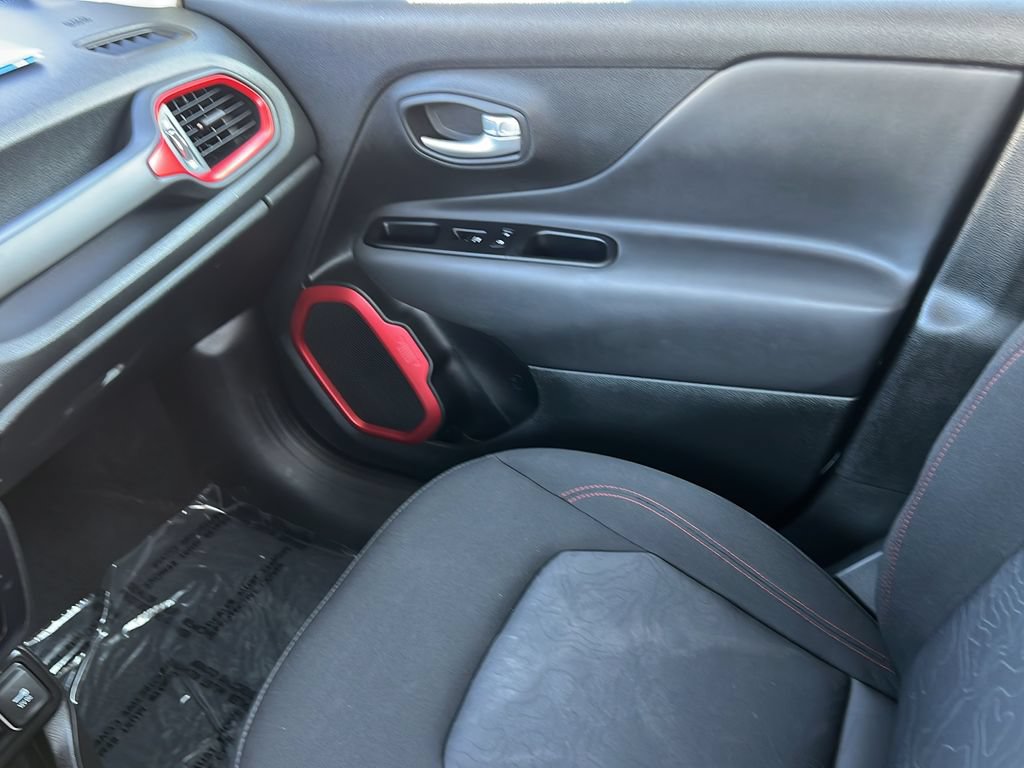 Used 2023 Jeep Renegade Trailhawk AWD/4WD image 13