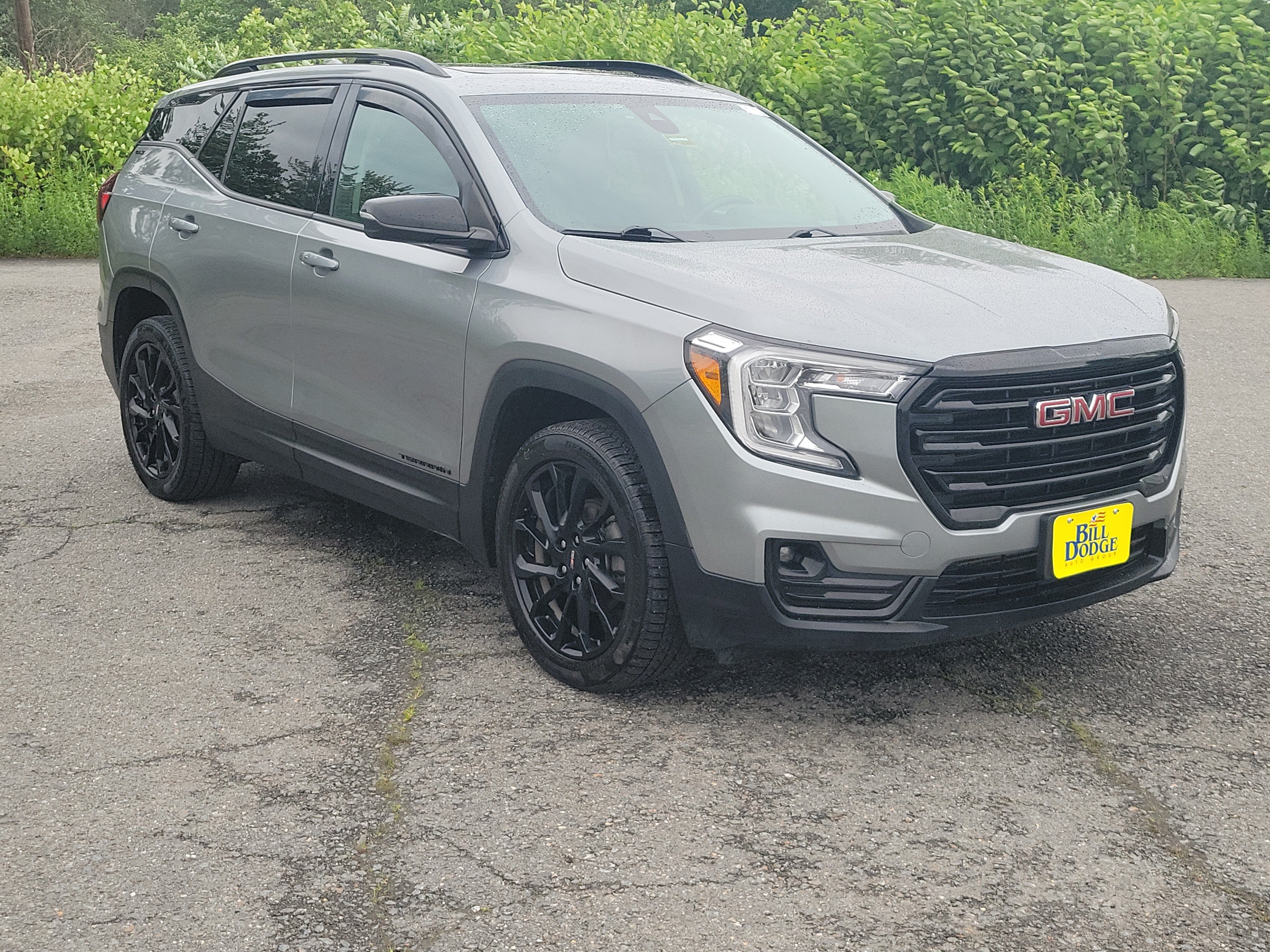 Used 2023 GMC Terrain SLT w/ Infotainment Package II AWD/4WD image 3