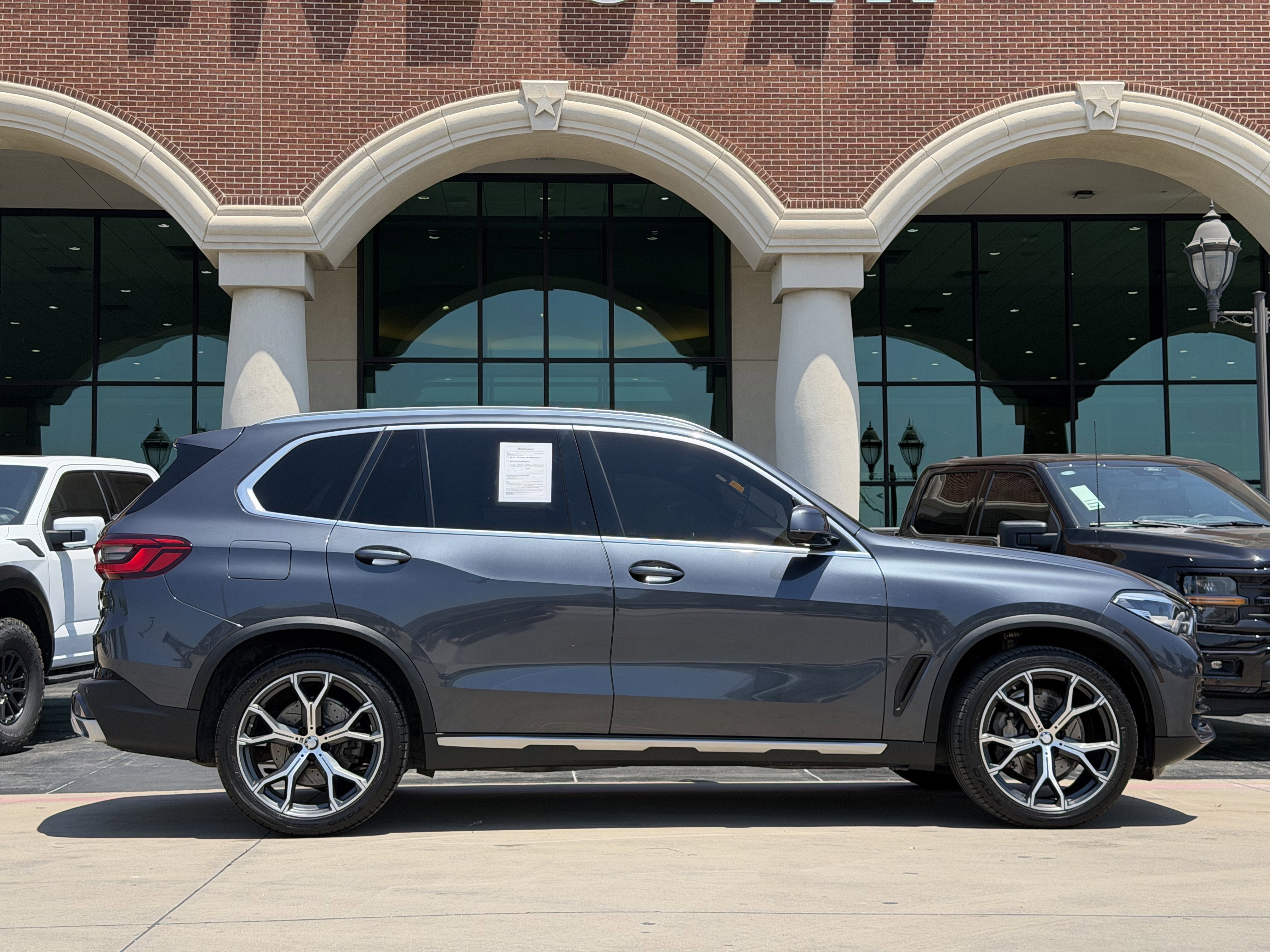 Used 2019 BMW X5 xDrive40i w/ Convenience Package AWD/4WD image 3