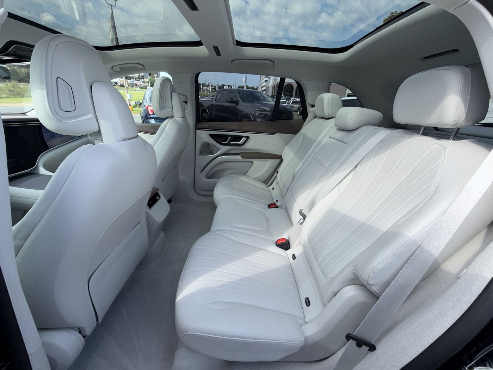 Used 2023 Mercedes-Benz EQS 580 4MATIC SUV image 25
