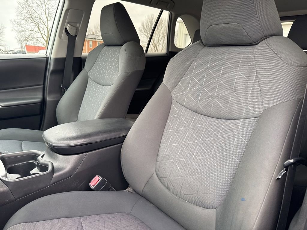 Used 2020 Toyota RAV4 XLE image 29