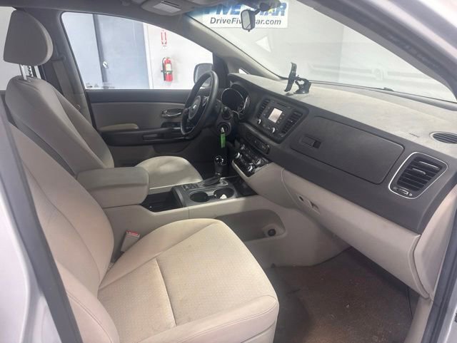 Used 2016 Kia Sedona LX w/ LX Convenience Package FWD image 23