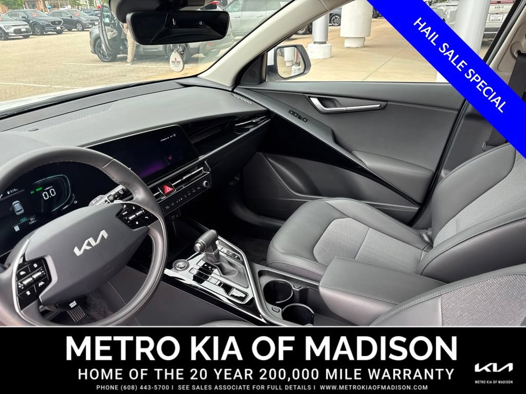 Used 2025 Kia Niro EX FWD image 14