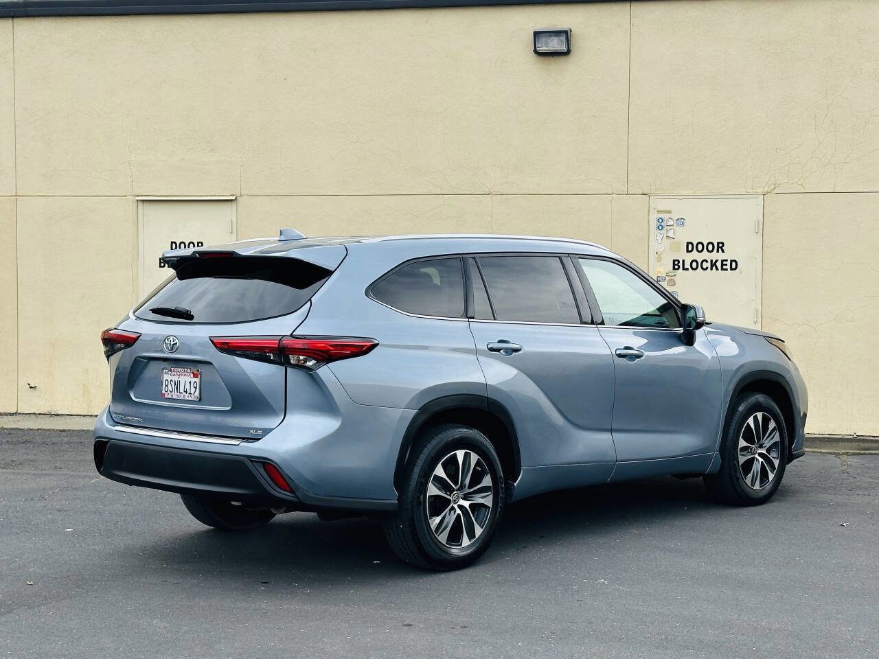 Used 2020 Toyota Highlander XLE FWD image 6