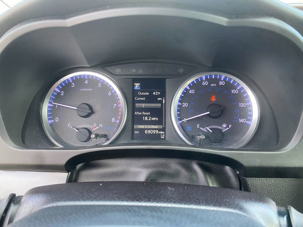 Used 2019 Toyota Highlander LE AWD/4WD image 18