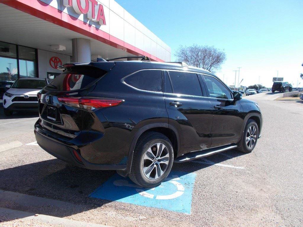 Used 2021 Toyota Highlander XLE image 5