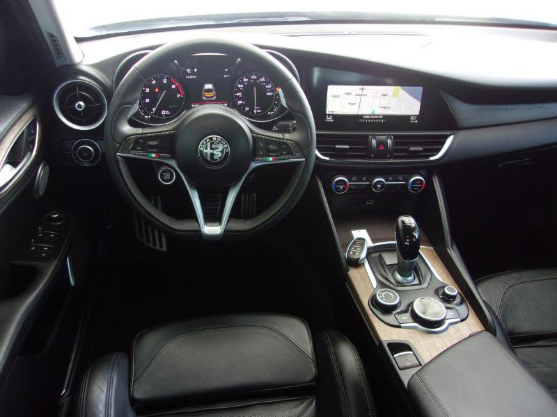 Used 2017 Alfa Romeo Giulia Ti w/ TI 19" Sport Package image 32