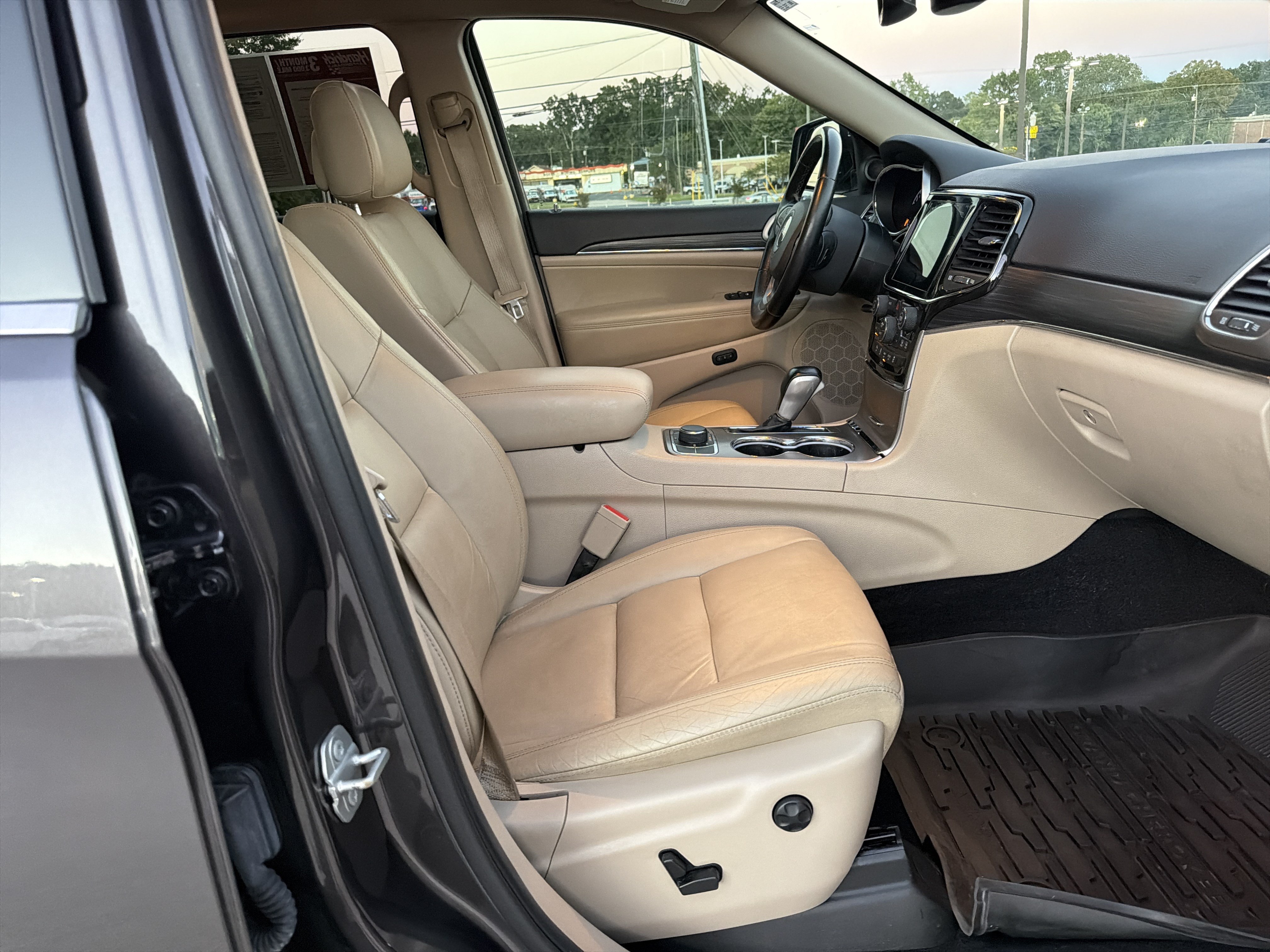 Used 2021 Jeep Grand Cherokee Limited w/ Premium Lighting Group AWD/4WD image 33