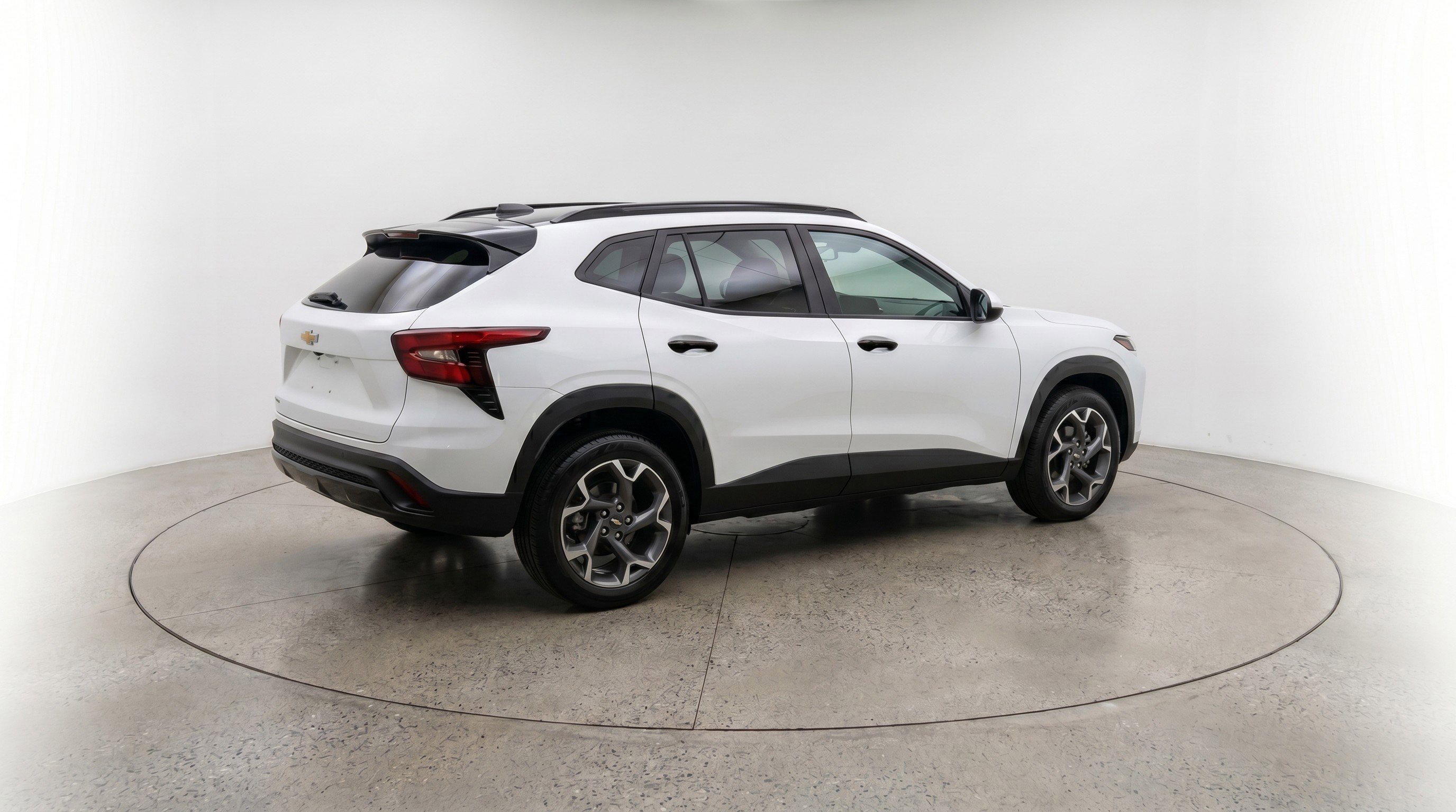 Used 2025 Chevrolet Trax LT FWD image 9