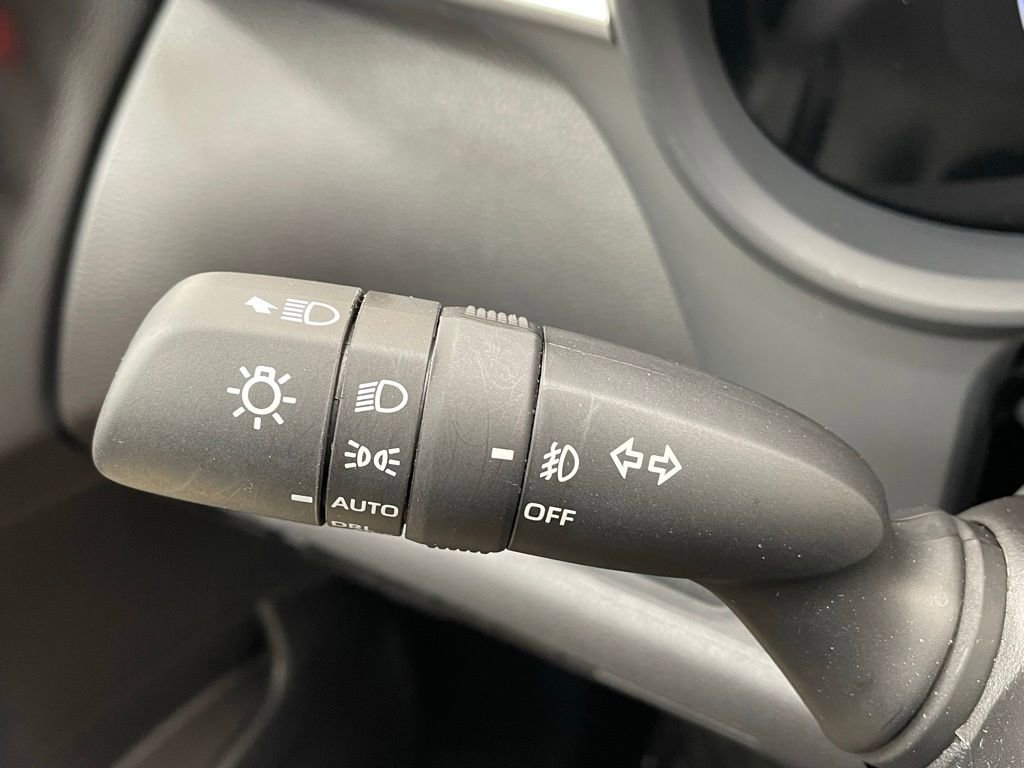 Used 2025 Toyota Sienna XSE image 30