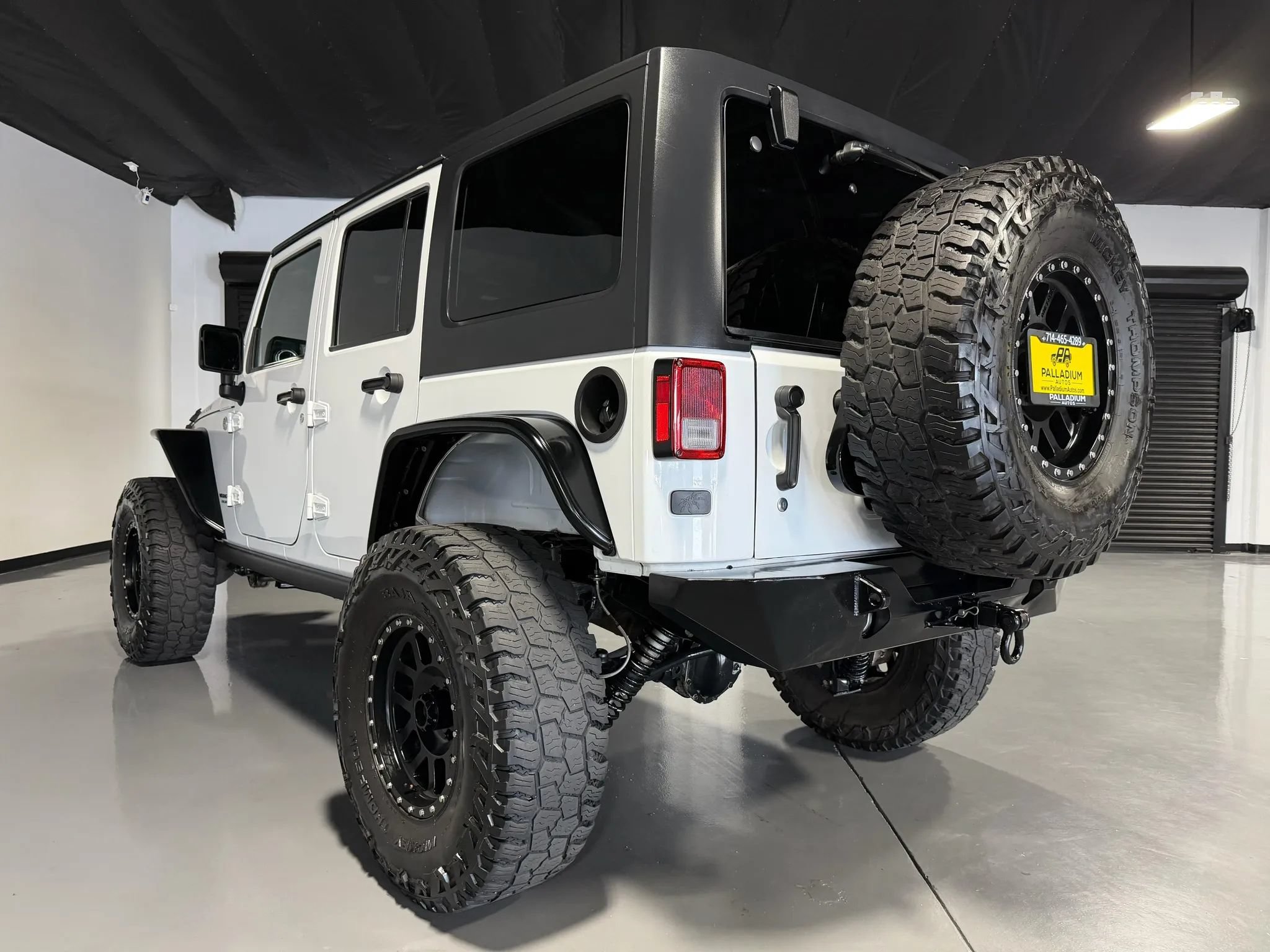 Used 2015 Jeep Wrangler Unlimited Rubicon w/ Connectivity Group AWD/4WD image 8