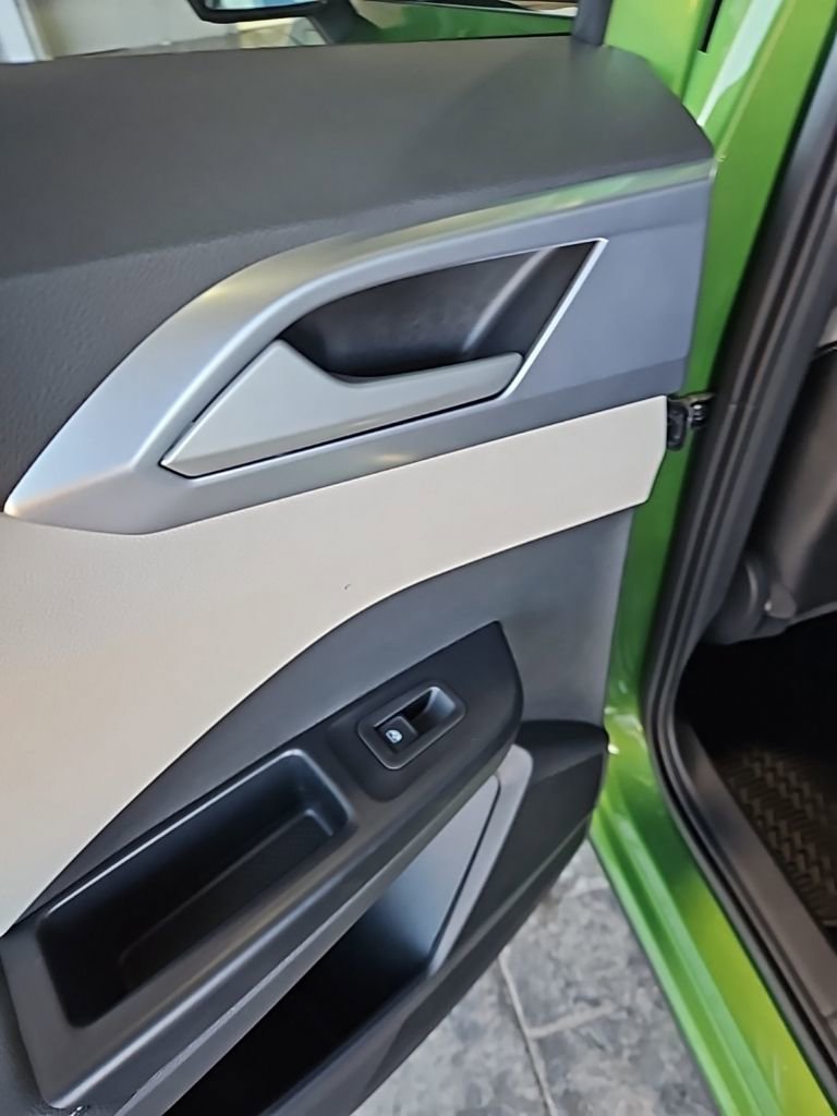 New 2026 Volkswagen Taos SE image 21