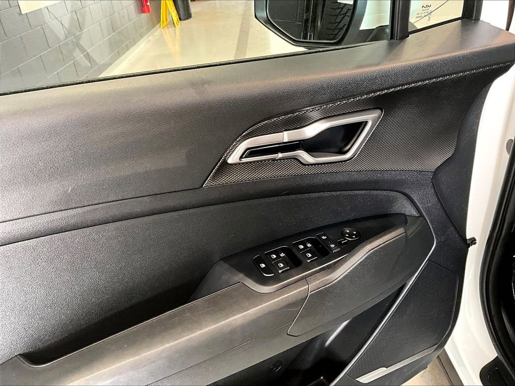 Used 2023 Kia Sportage LX image 9