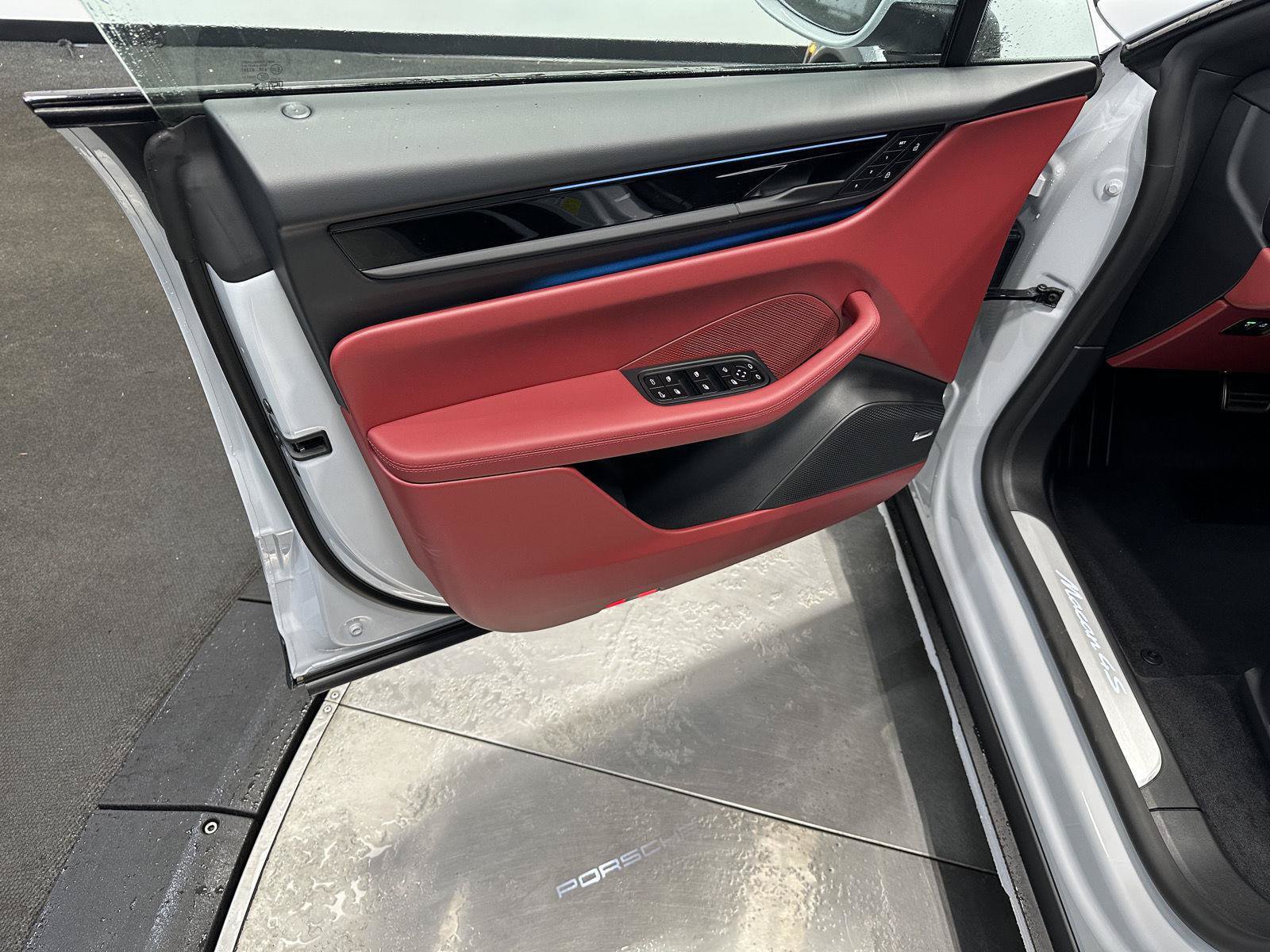 New 2026 Porsche Macan 4S Electric AWD/4WD image 15