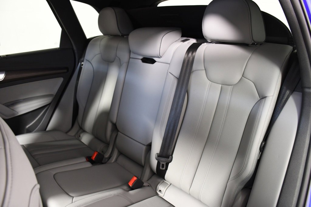 Used 2024 Audi Q5 e Prestige w/ Prestige Package image 28