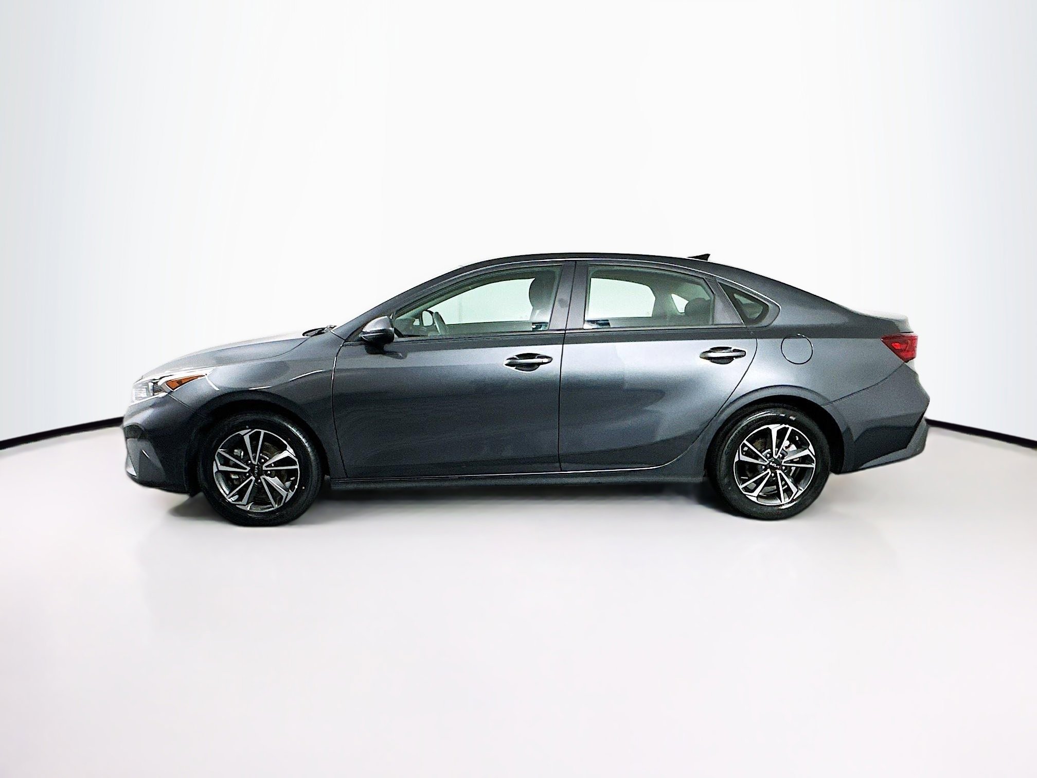 Used 2024 Kia Forte LXS image 4