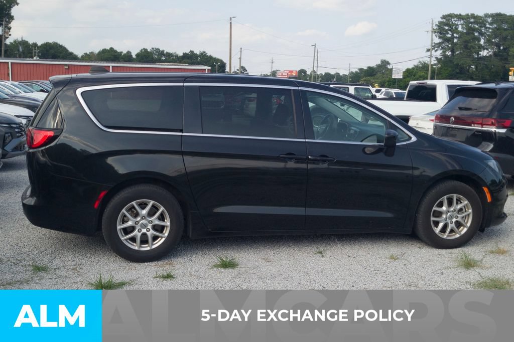 Used 2023 Chrysler Voyager LX FWD image 3