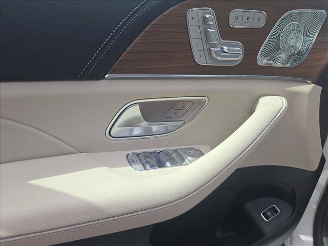 New 2026 Mercedes-Benz GLS 580 4MATIC image 16