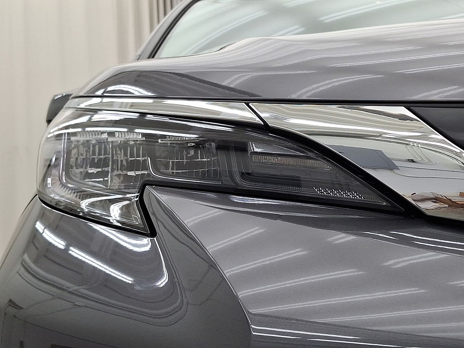 Used 2025 Toyota Sienna XLE w/ XLE Plus Package FWD image 37