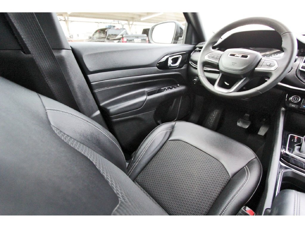 Used 2024 Jeep Compass Latitude w/ Altitude Special Edition AWD/4WD image 11