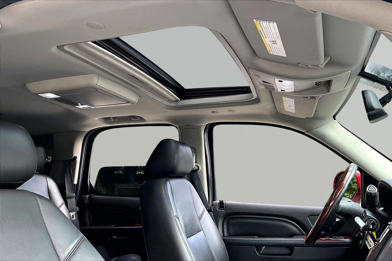 Used 2014 Cadillac Escalade Premium AWD/4WD image 16