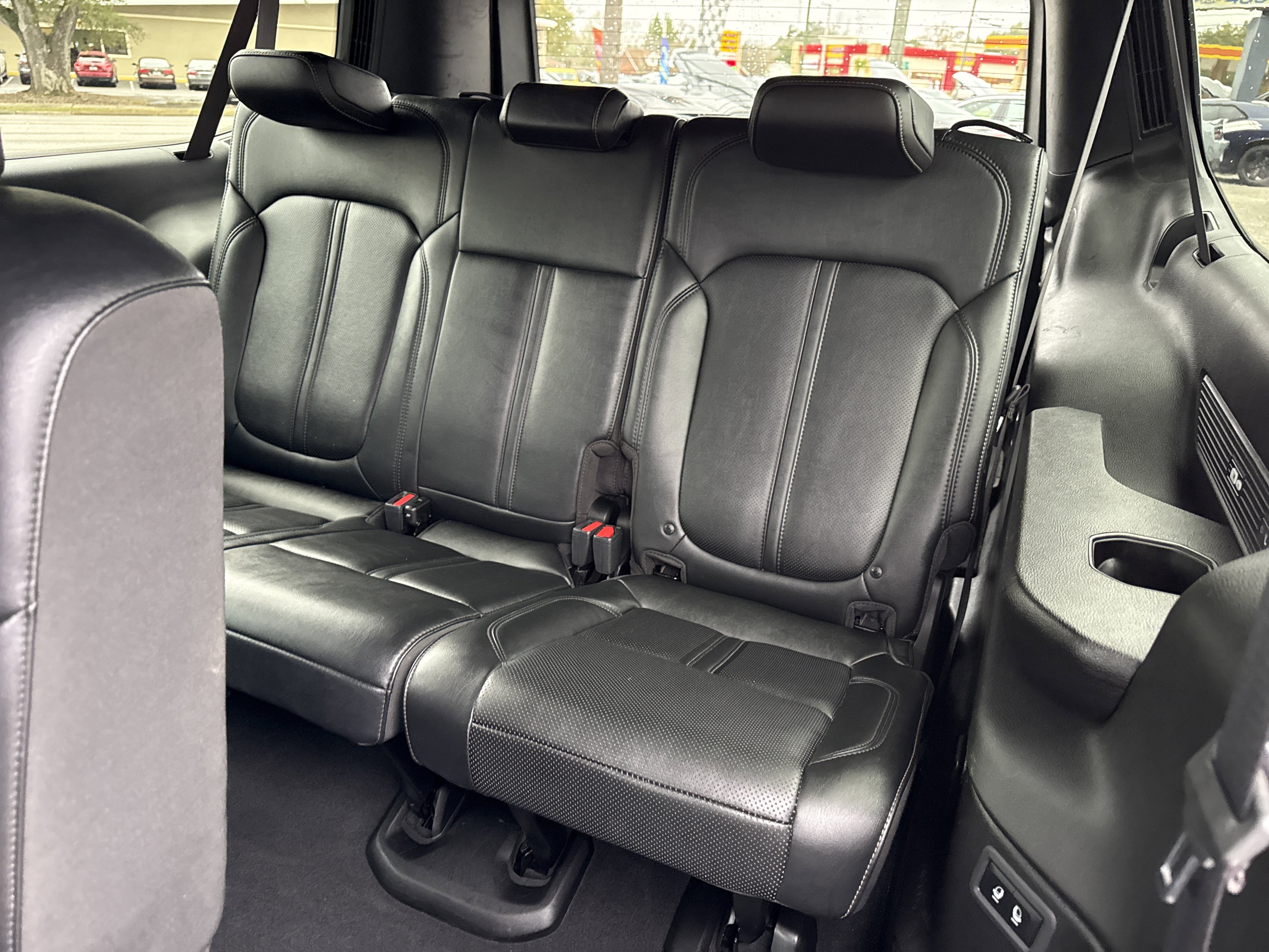 Used 2023 Jeep Wagoneer L Series III w/ Preferred Equipment Group image 13