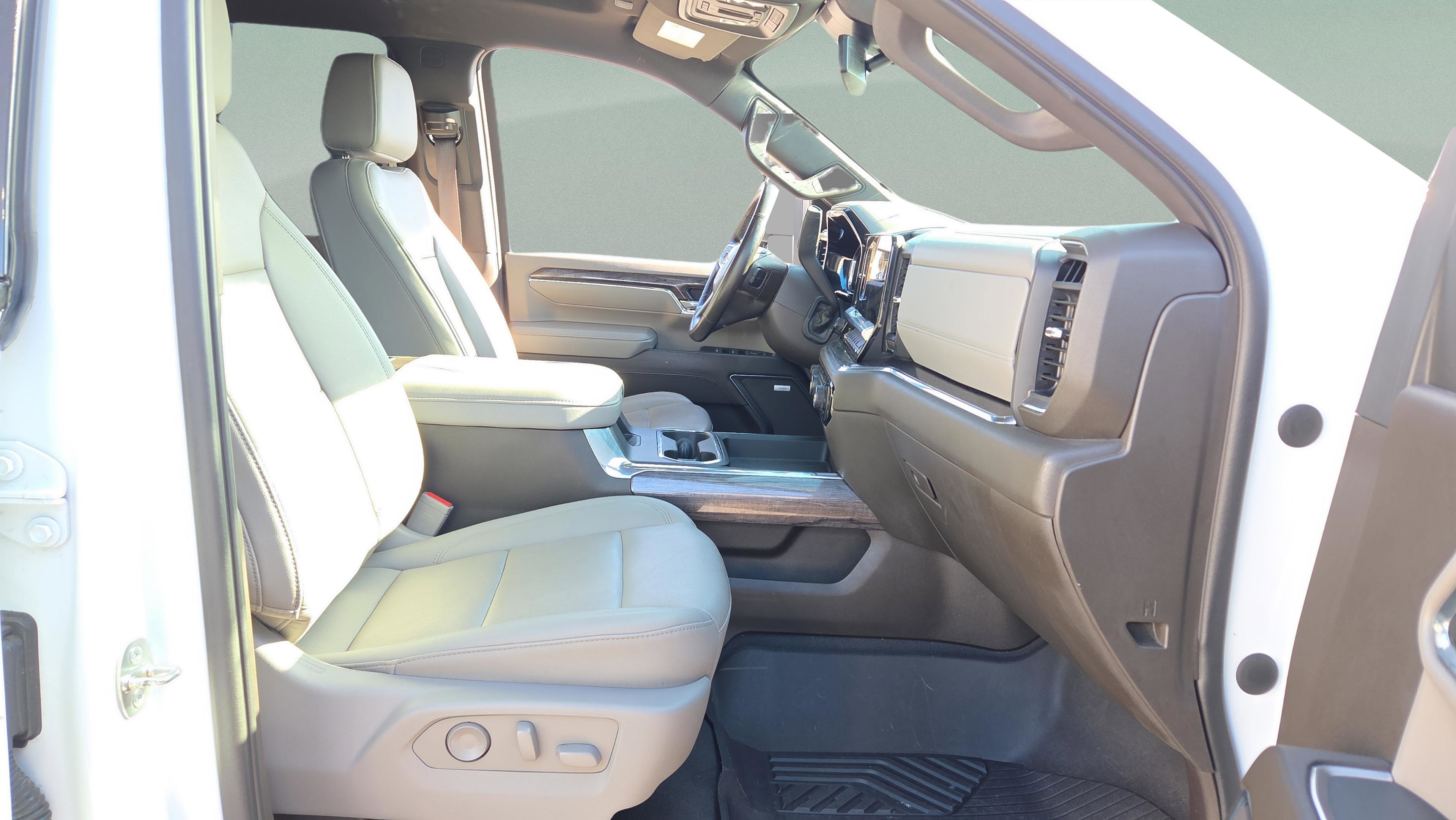 Used 2024 Chevrolet Silverado 2500 LTZ w/ LTZ Plus Package image 19