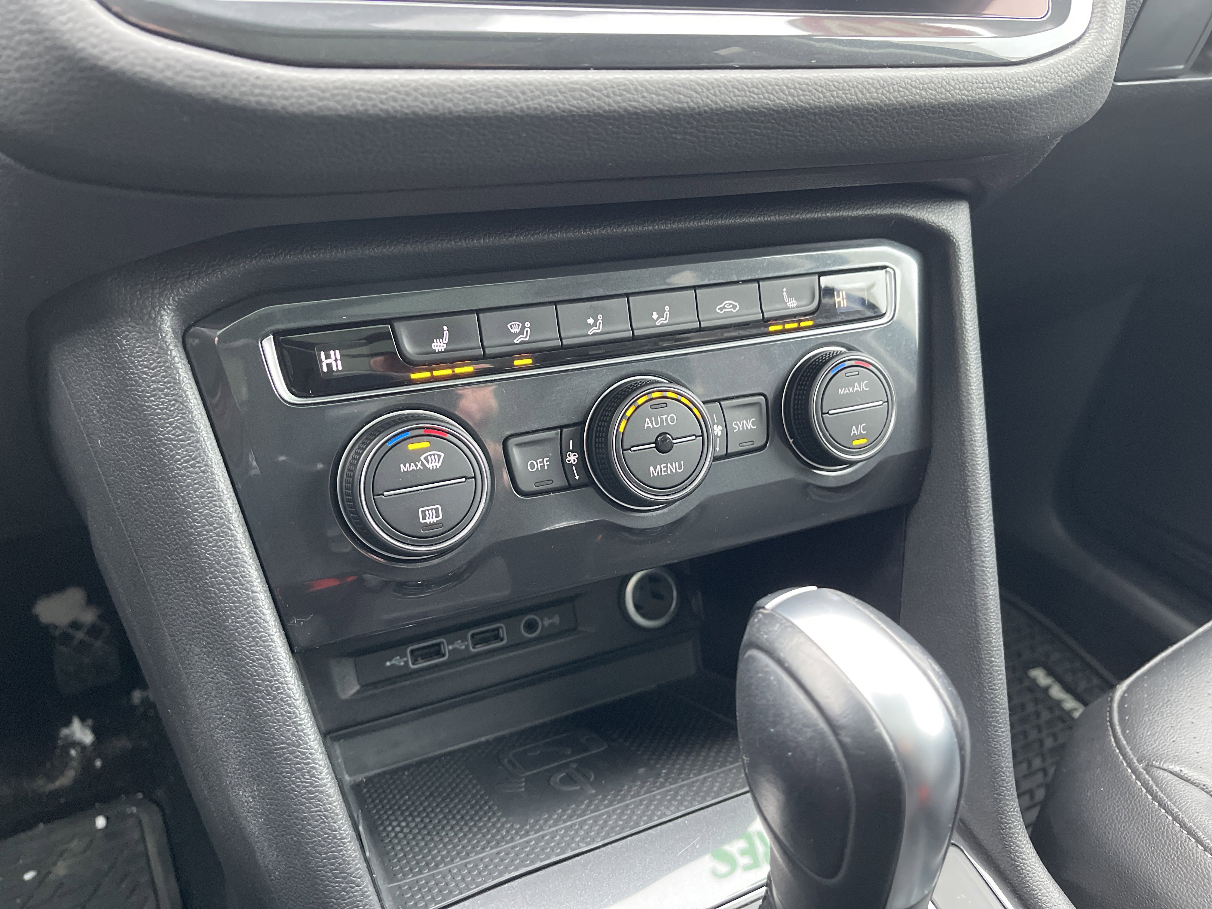 Used 2020 Volkswagen Tiguan SE w/ Panoramic Sunroof Package image 19