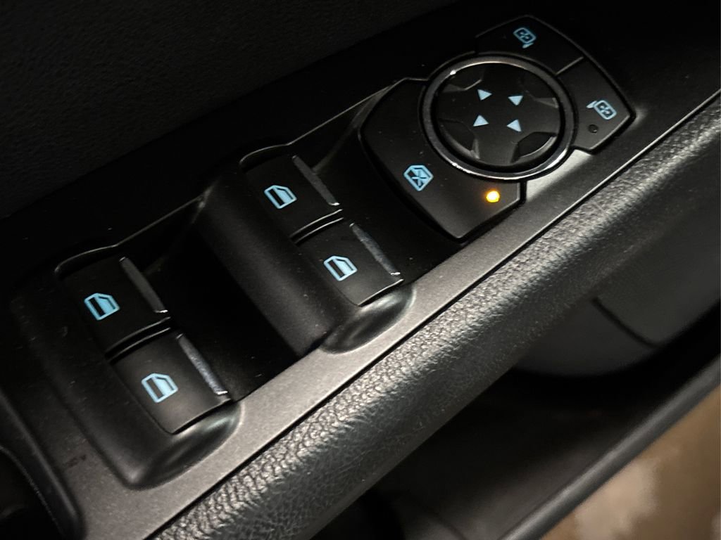 Used 2018 Ford Fusion SE w/ Fusion SE Technology Package image 34