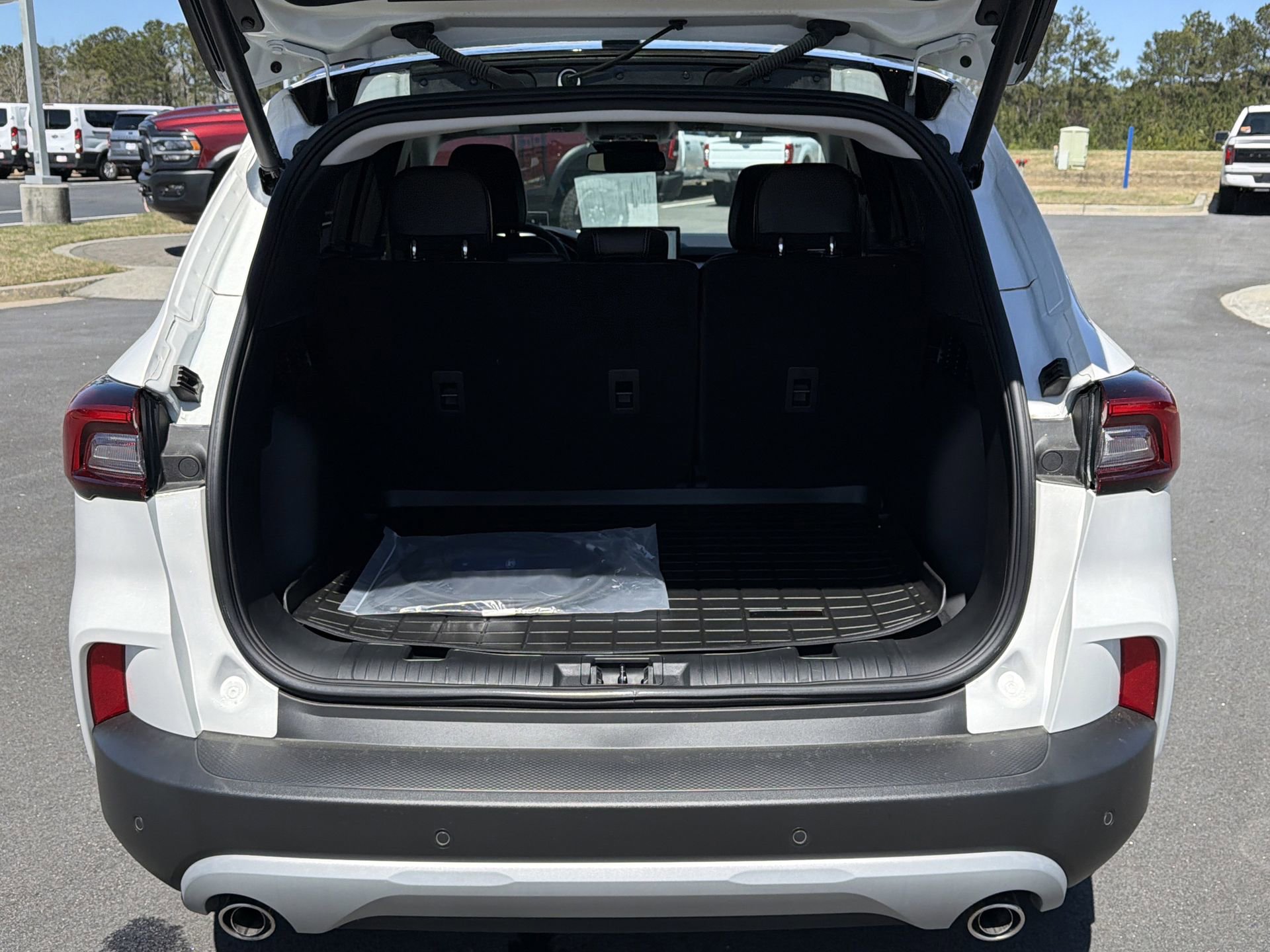 Certified 2025 Ford Escape SE w/ PHEV Premium Package image 22