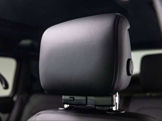 New 2026 Land Rover Defender 110 X-Dynamic SE AWD/4WD image 16