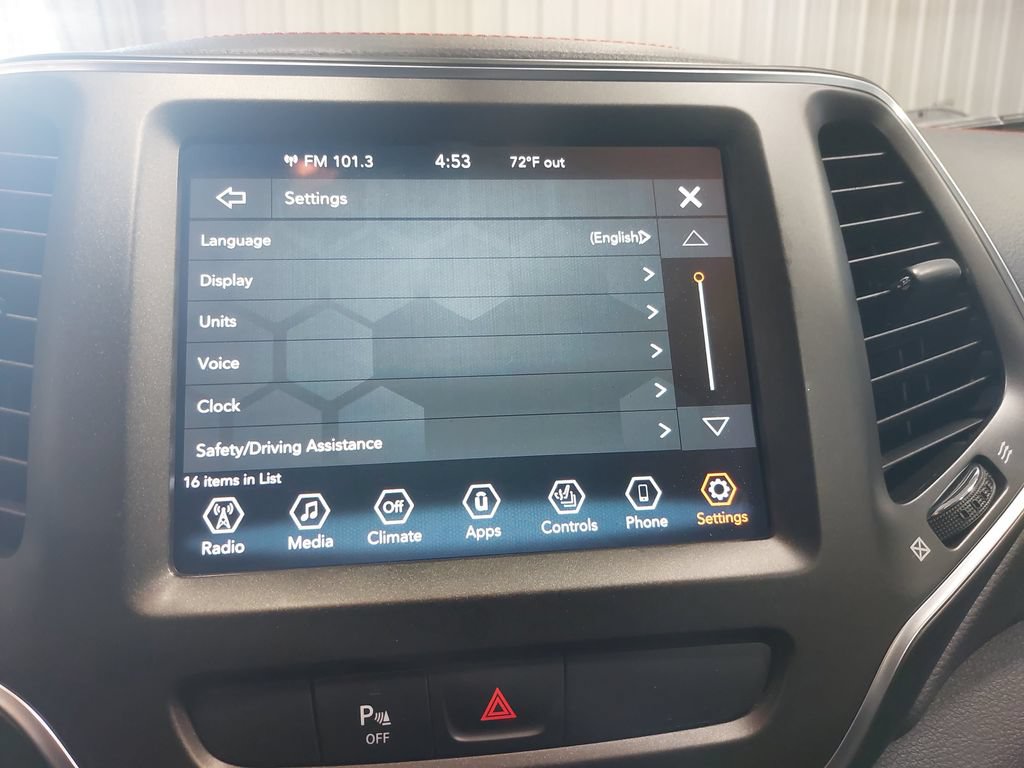 Used 2019 Jeep Cherokee Trailhawk w/ Comfort/Convenience Group AWD/4WD image 22