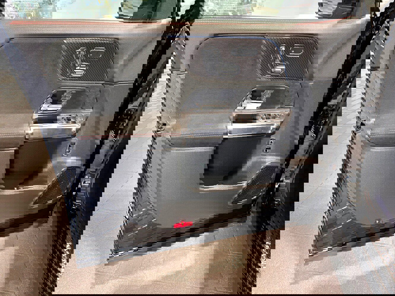 Used 2024 Mercedes-Benz GLB 250 4MATIC image 11