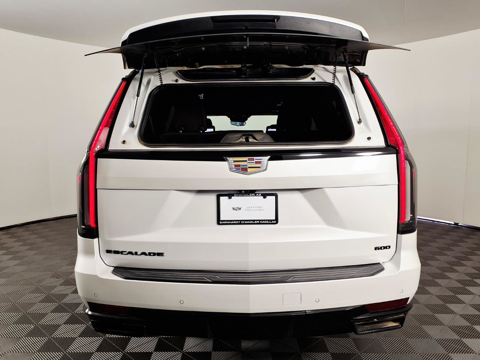 Certified 2024 Cadillac Escalade ESV Sport Platinum w/ LPO, ONYX Package AWD/4WD image 9