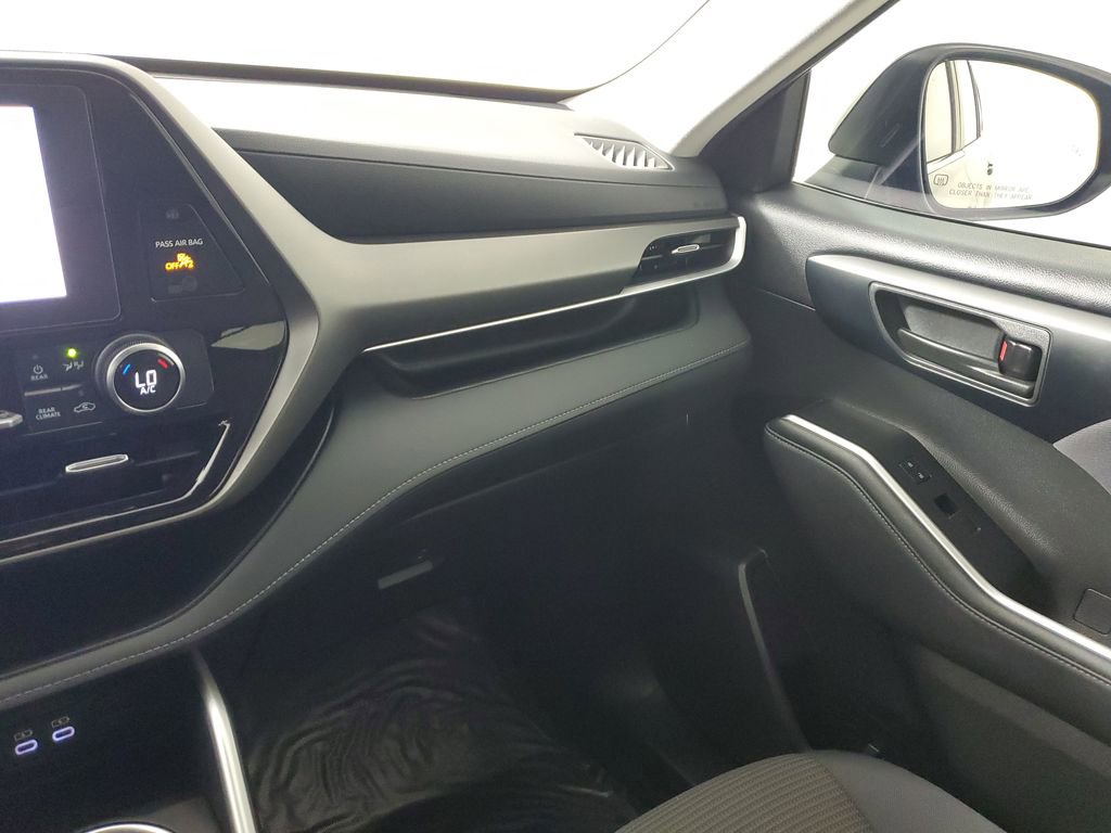 Used 2023 Toyota Highlander LE image 25