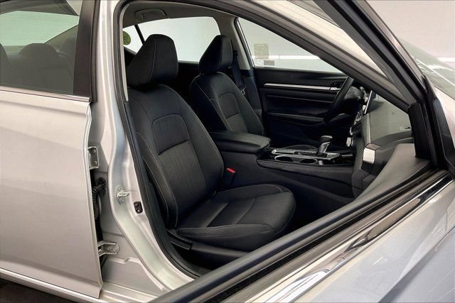 Used 2023 Nissan Altima 2.5 SV FWD image 6