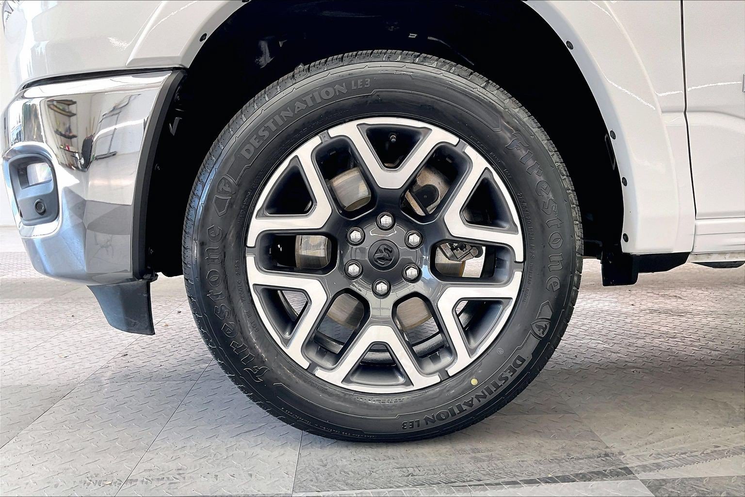 Used 2025 RAM 1500 Laramie AWD/4WD image 8