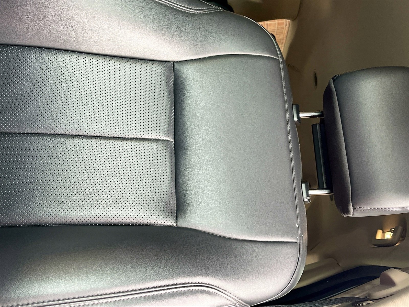 Used 2024 Ford Expedition XLT image 19