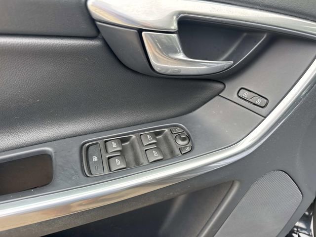 Used 2015 Volvo XC60 T5 image 17