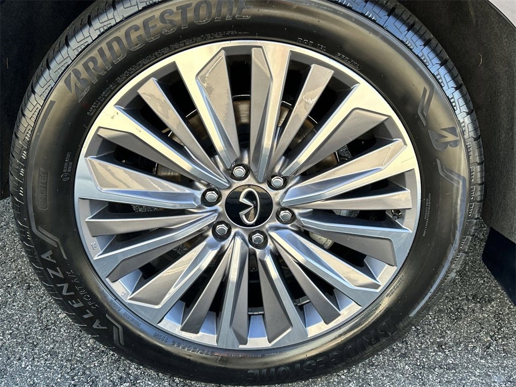 Certified 2025 INFINITI QX80 Sensory image 12