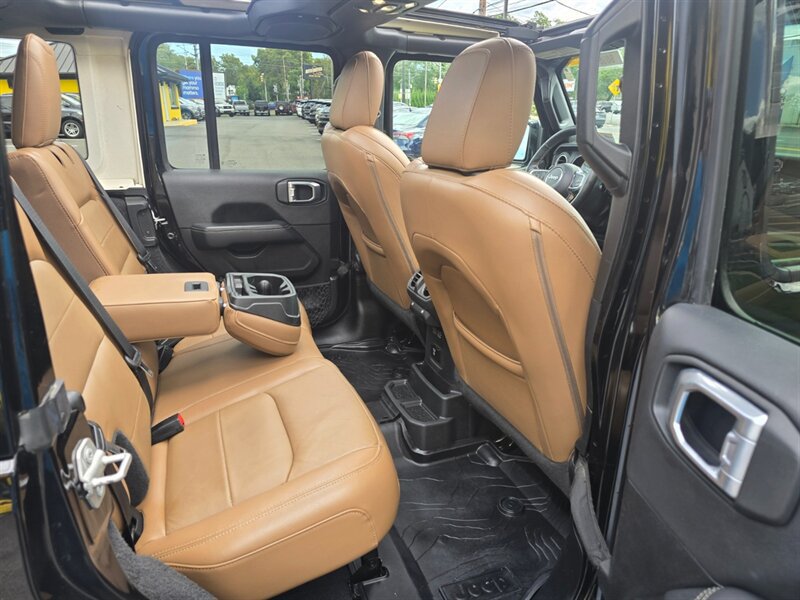 Used 2021 Jeep Wrangler Unlimited Sahara AWD/4WD image 16