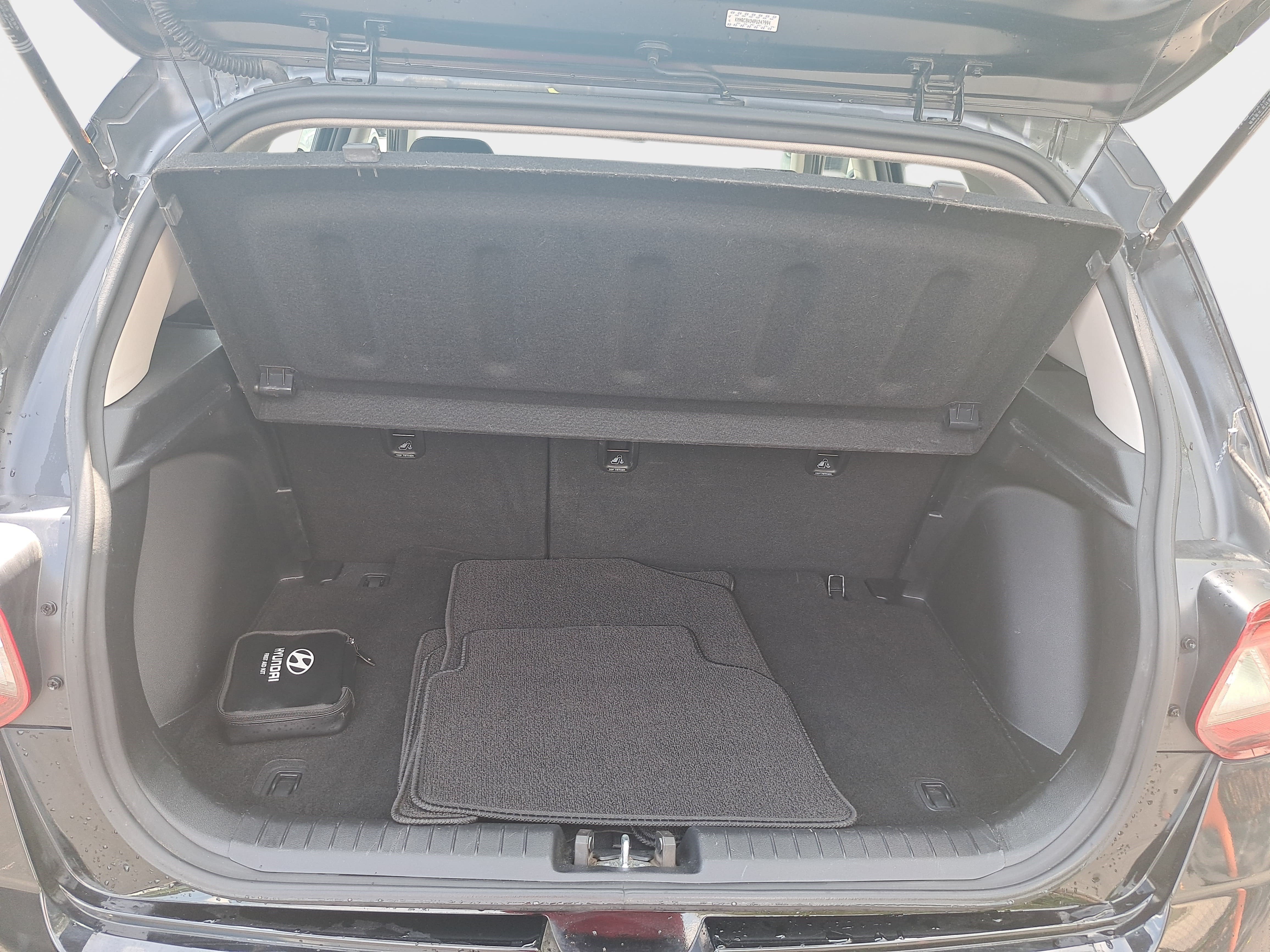 Used 2023 Hyundai Venue SEL FWD image 12