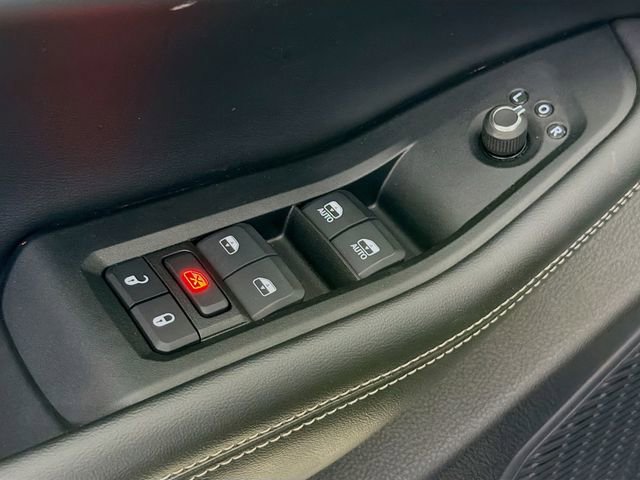 Used 2024 Jeep Grand Cherokee Altitude RWD image 18