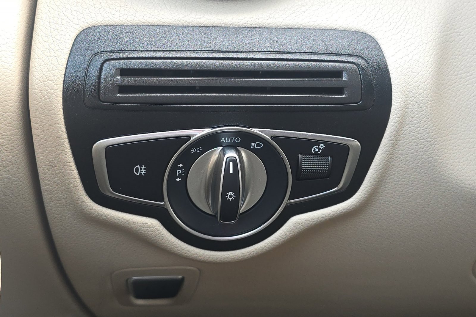 Used 2022 Mercedes-Benz GLC 300 4MATIC image 41